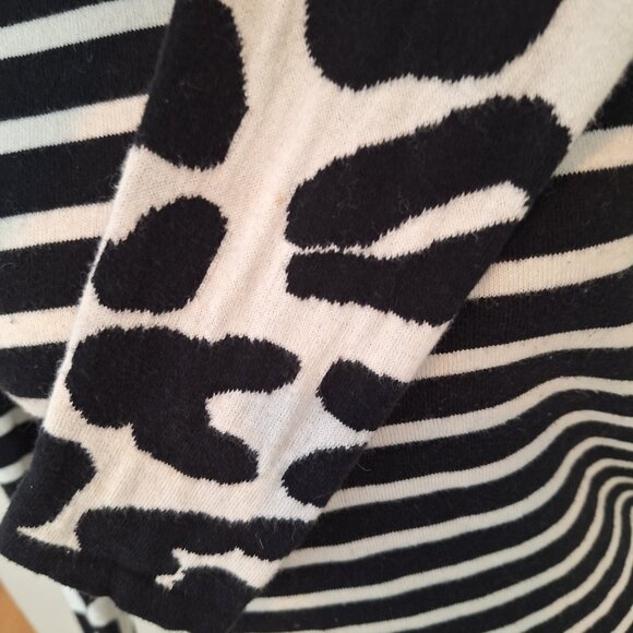 Banana Republic Black and White Striped Knit Top Size Medium - Picture 3 of 5